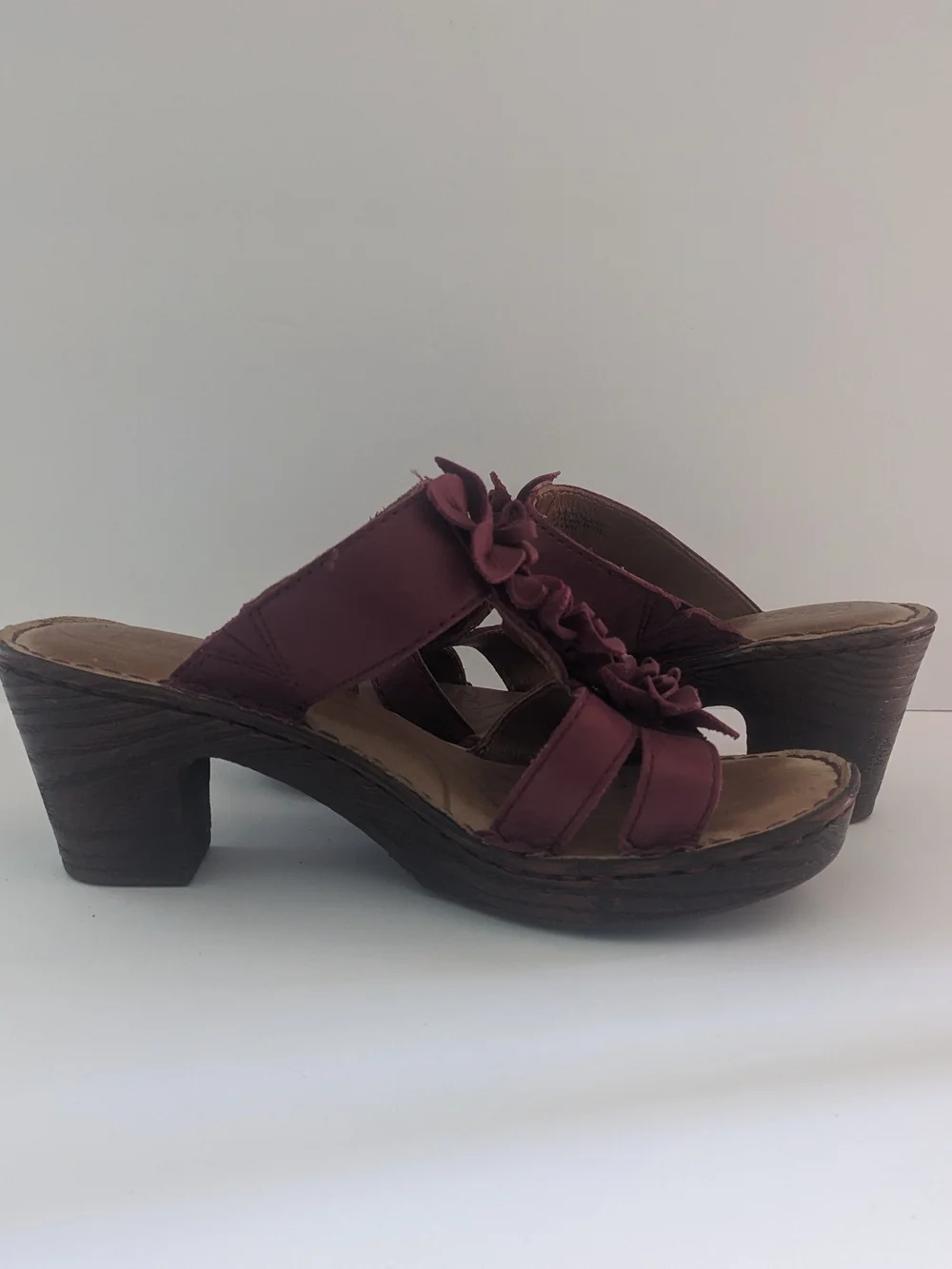 Born Leather Burgundy Ruffle-Trim Slide Sandals 7